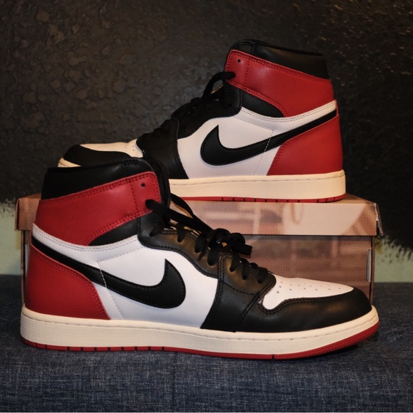 Air Jordan 1 High OG - Picture 2 of 3